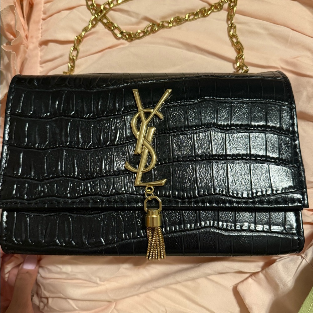 Designer inspiredd Black Croc-Embossed Shoulder Bag with Gold Chain